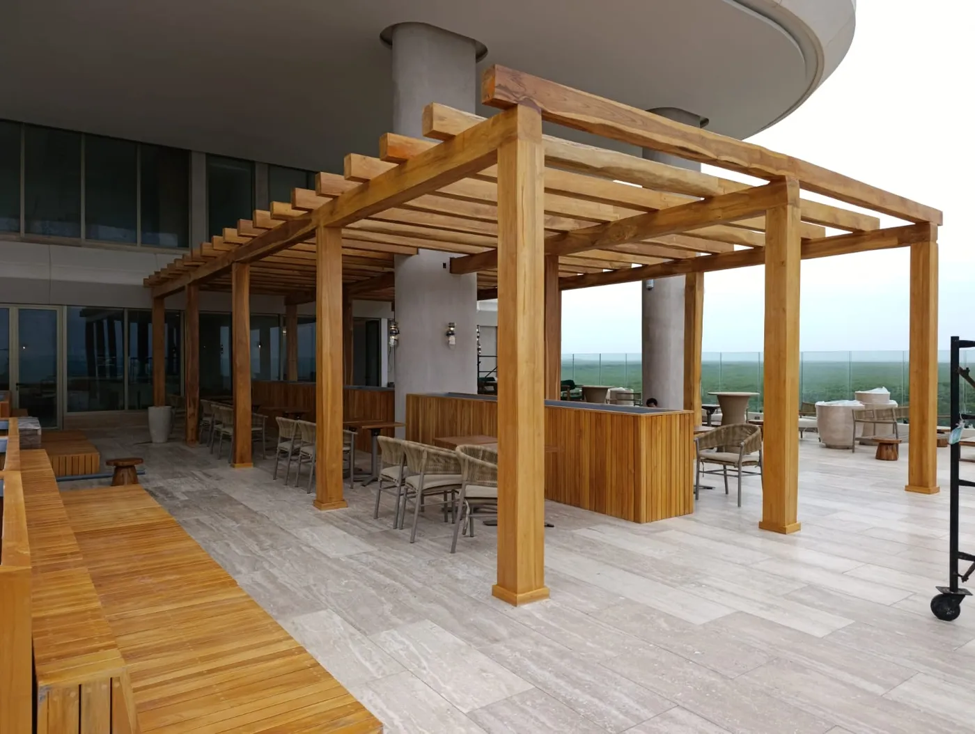 Terraza con pérgola de madera de uno de nuestros proyectos realizados
